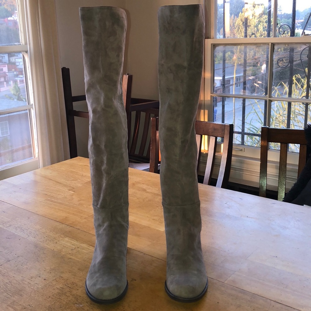 Stuart Weitzman 5050 Boots. Size 9